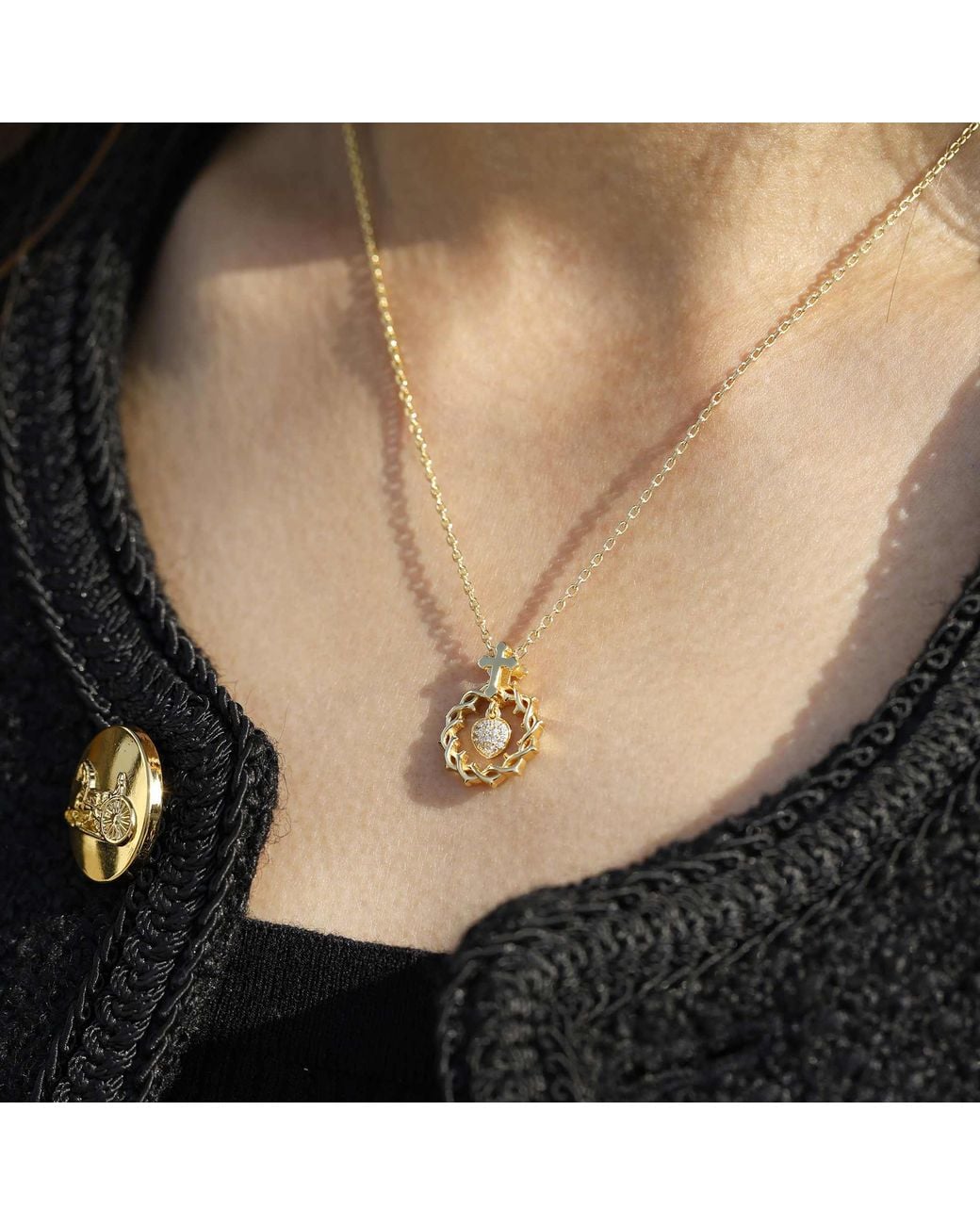 Vanimy Metallic The Sacred Heart Dangle Pendant Necklace