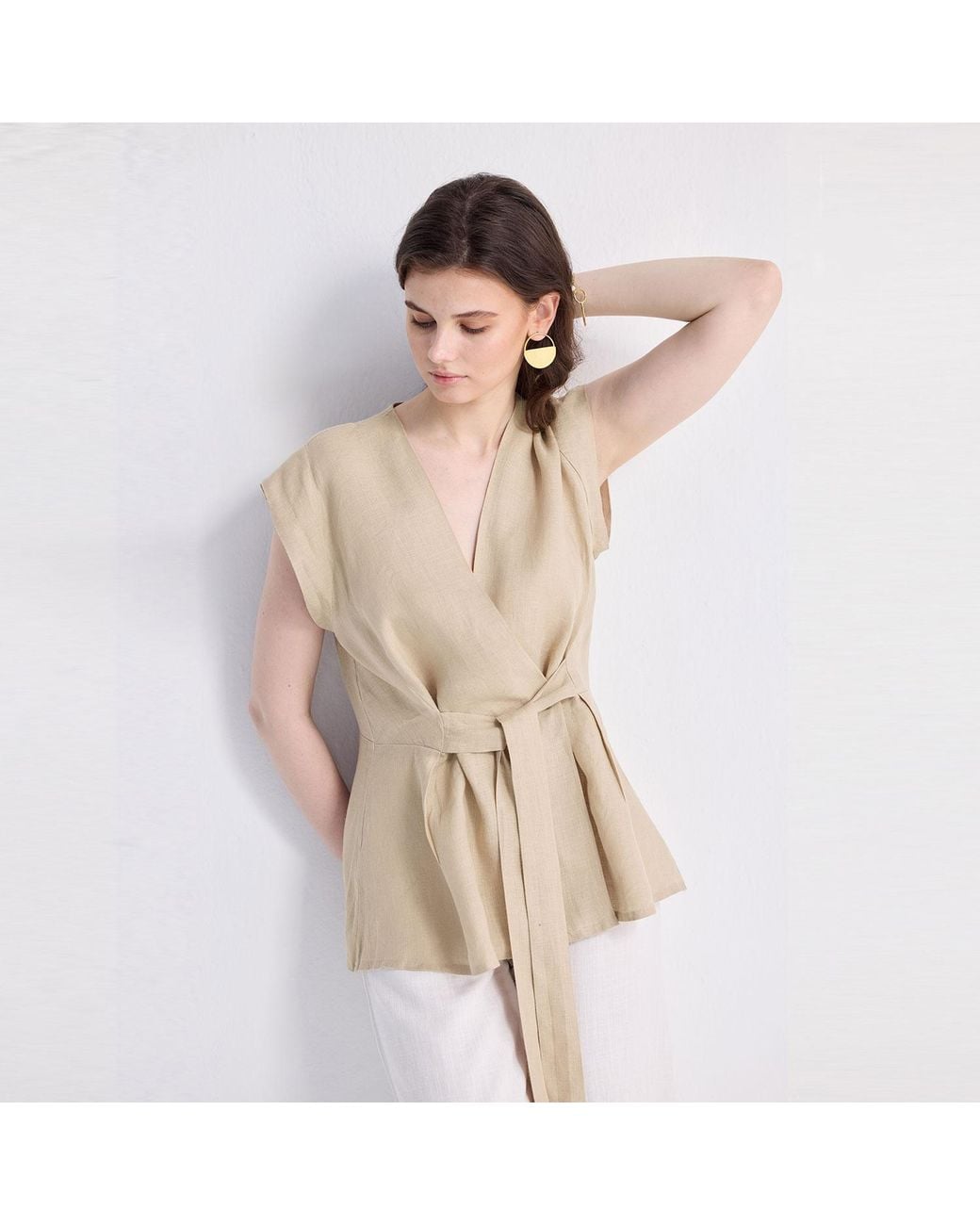 REISTOR Natural Neutrals Power Moves Short Sleeve Top