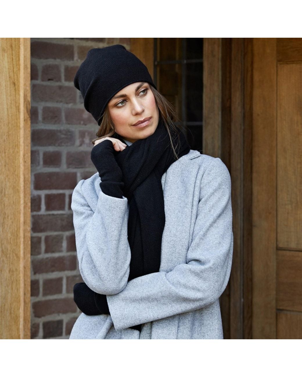 Cove Black Cashmere Beanie Hat
