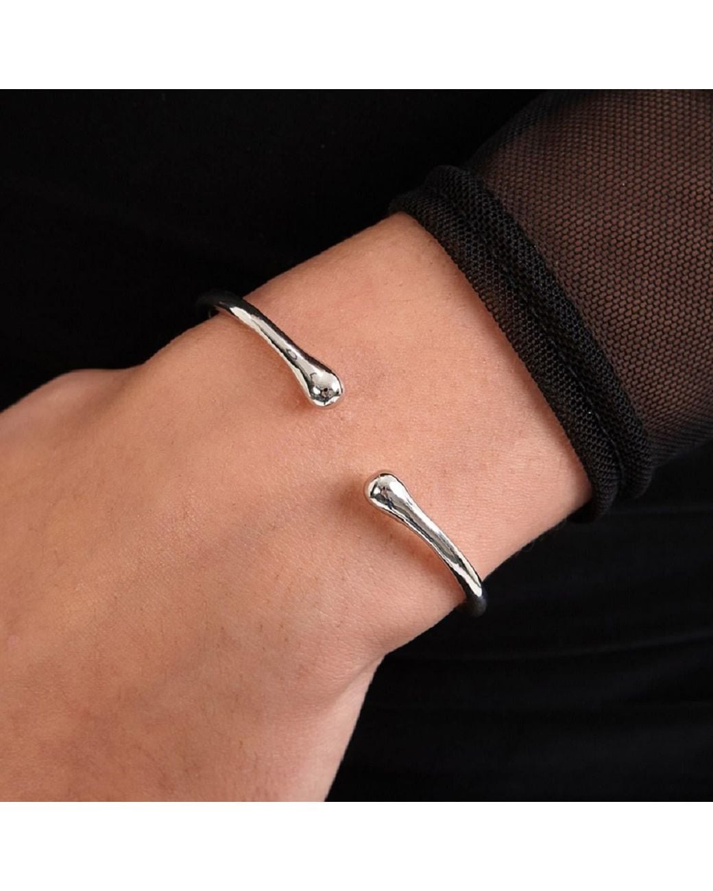 Lucy Quartermaine Metallic Sterling Twist Drop Bangle