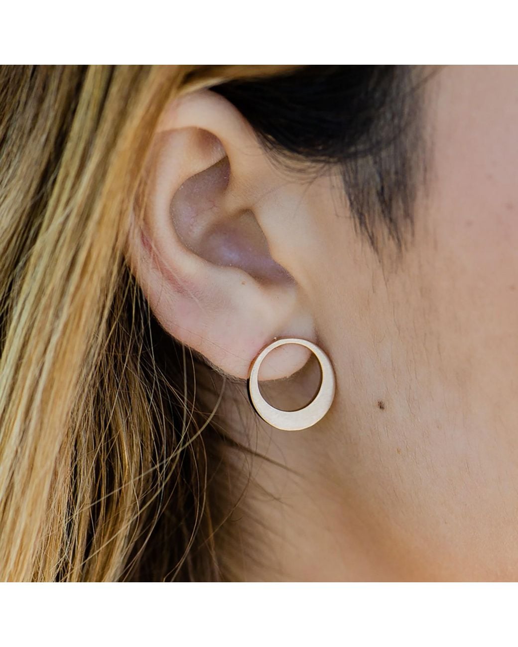 Marcia Moran White Aalyiah Brushed Circle Stud