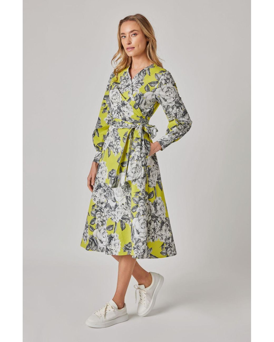 Marianna Déri White Rose Blossom Wrap Dress