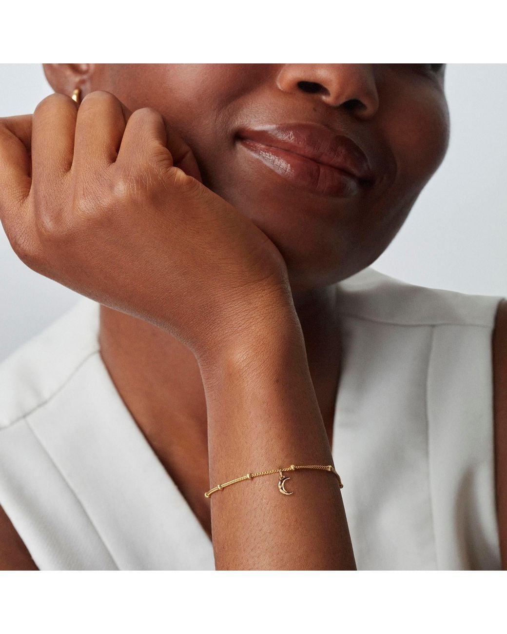 Muru Metallic Tiny Moon Bracelet