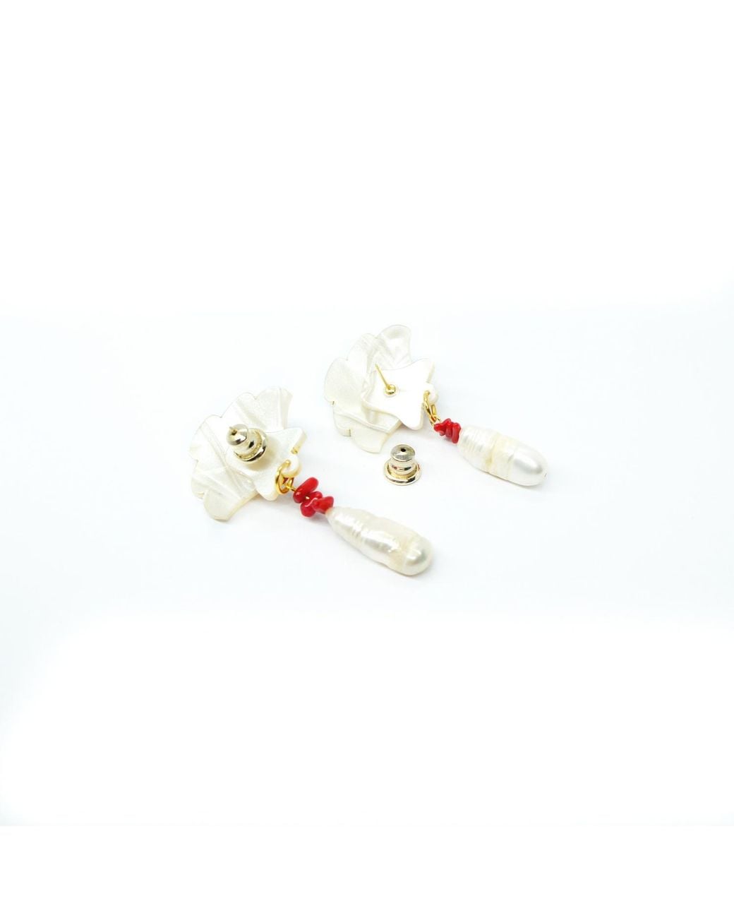 Gissa Bicalho White Handmade Earring Shell And Pendant Pearl