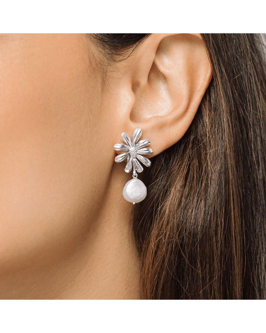 Lulu B London White Daisy Flower & Pearl Stud Drop Earrings