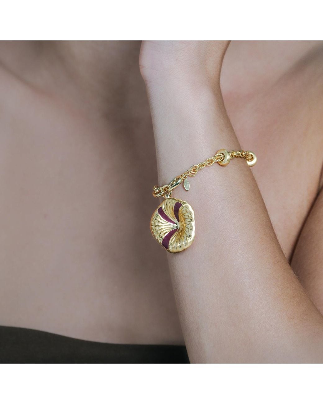 Onia Metallic Halo Form Charm