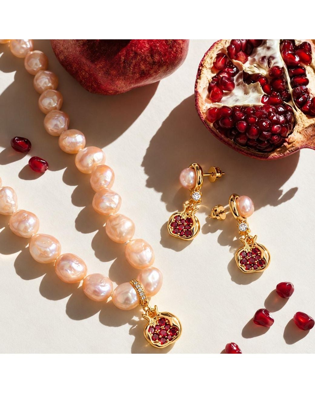 Ninemoo Metallic Grenade Rosée Pomegranate Pearl Necklace