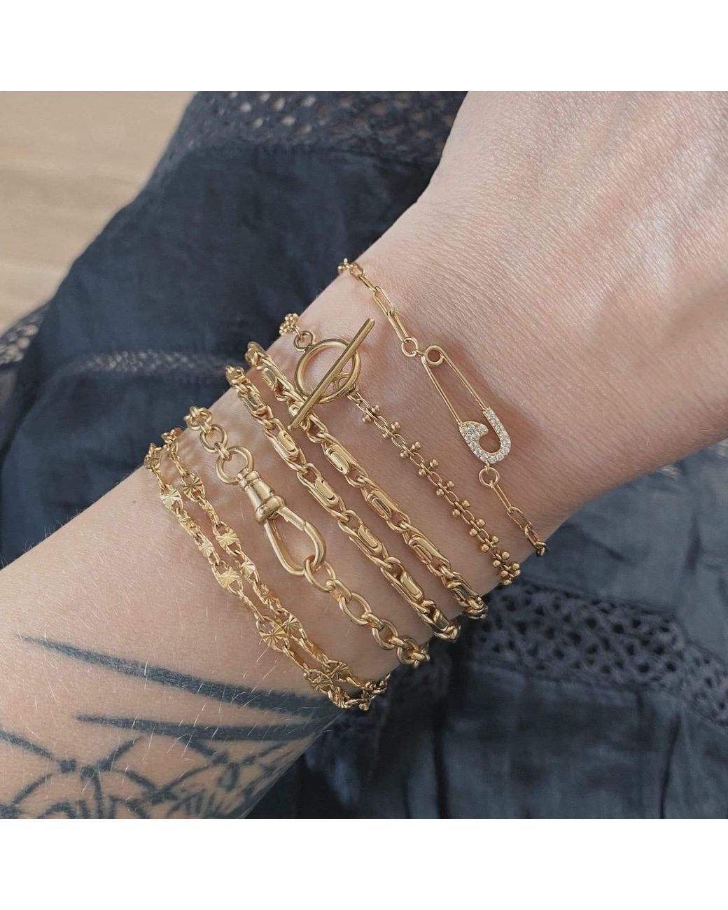 IN CAUDA VENENUM Metallic Pin Bracelet