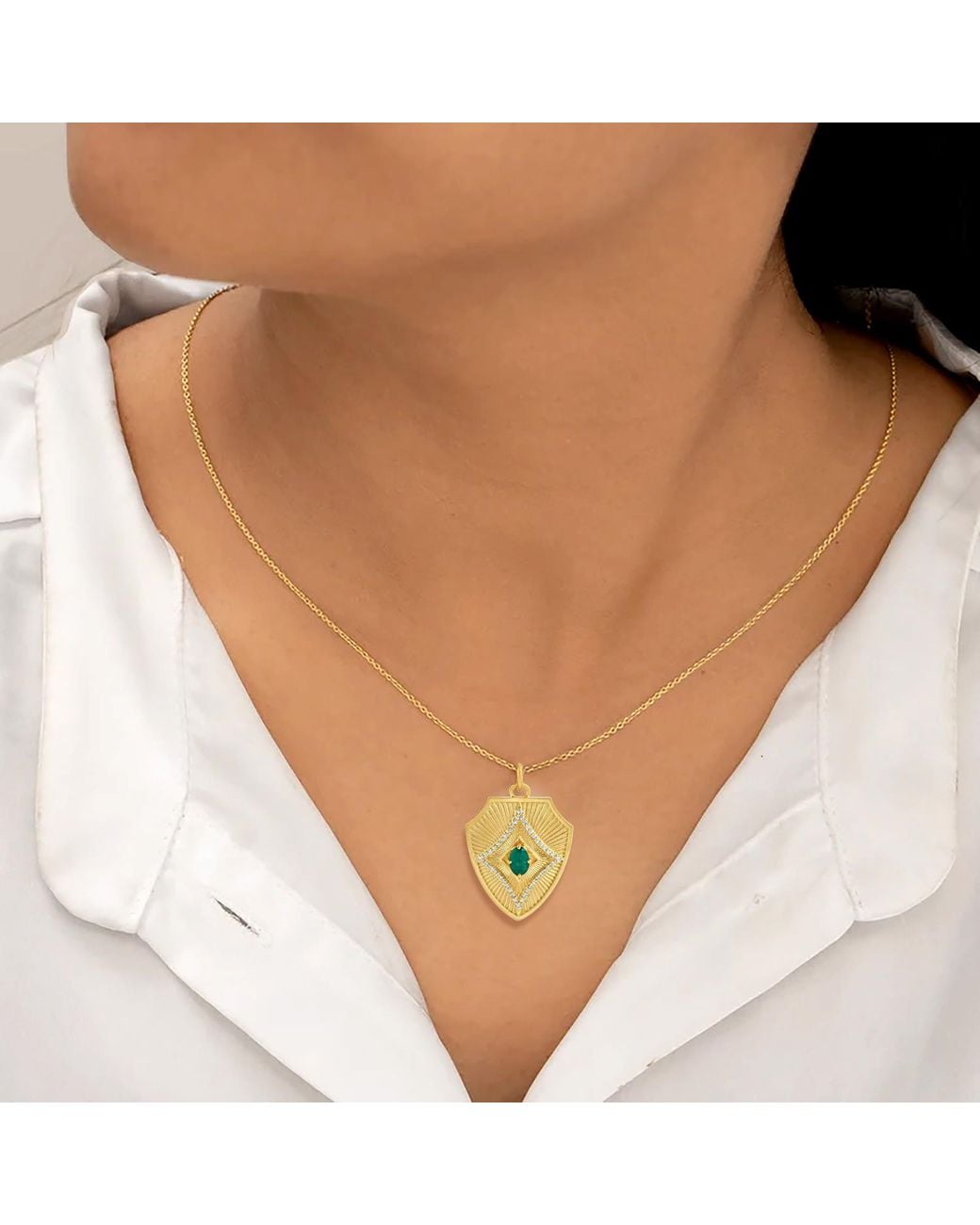Artisan Metallic Yellow Gold Oval Shape Emerald Diamond Designer Pendant Handmade Jewelry