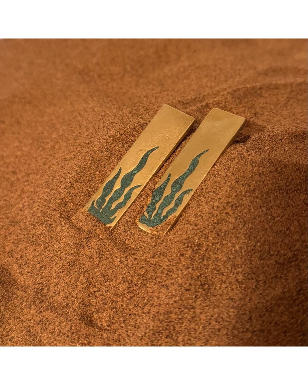 Zeworks White Sahara Blues – Oasis Handcrafted Brass Earrings With Malachite Inlay