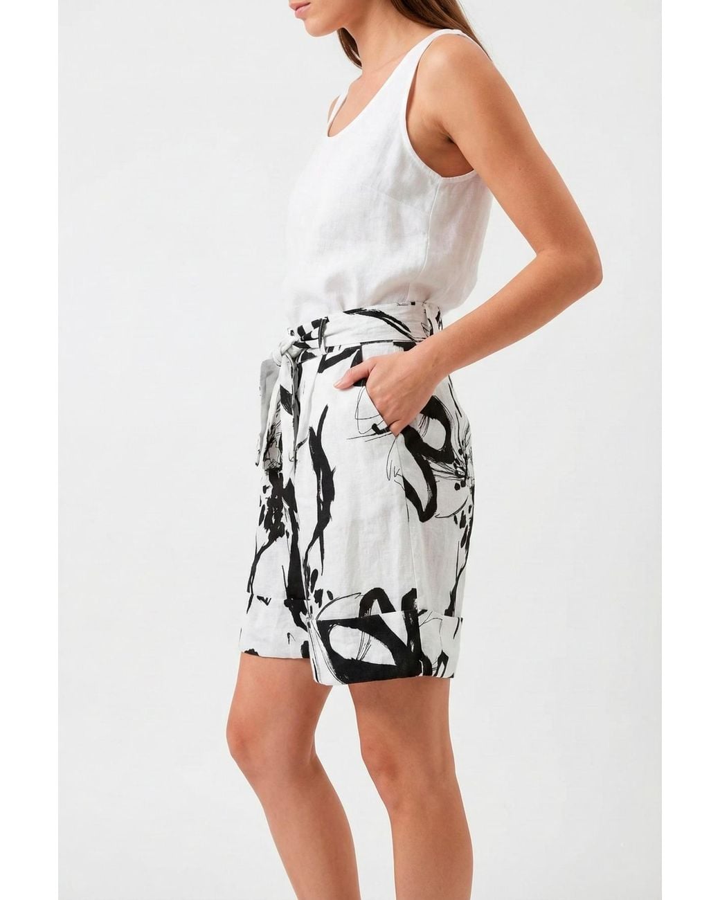Conquista White High-Waisted Abstract Print Linen Shorts With Matching Belt