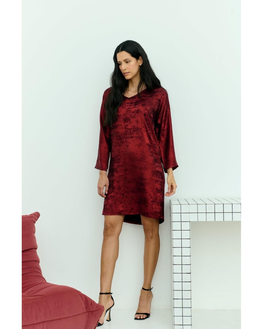 DHARA SHETH DUBAI Red Shadow Of Sequin Shimmer Short Kaftan Party Dress
