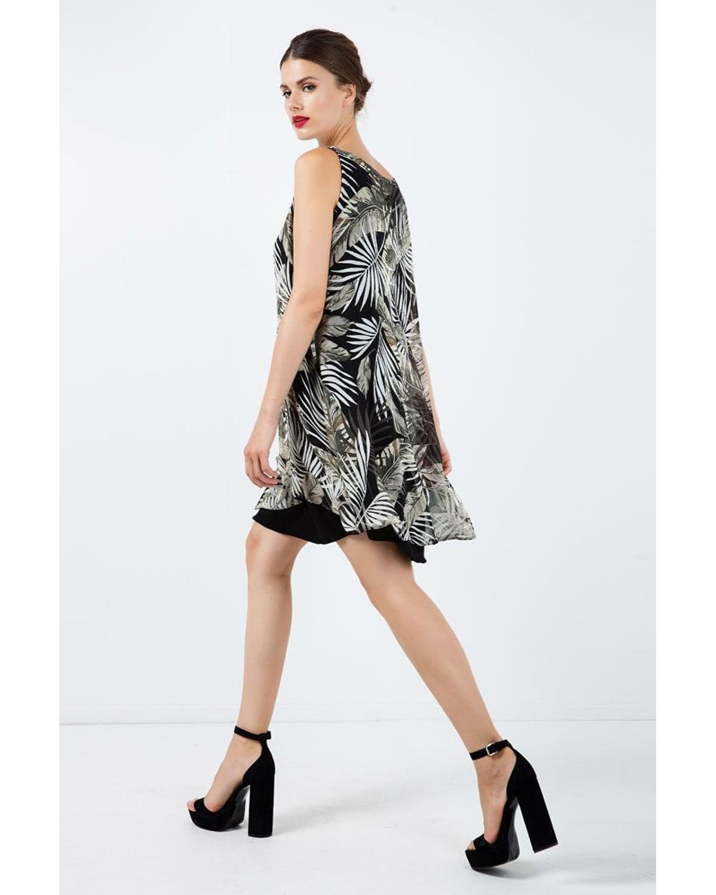 Conquista Black Sleeveless Print Chiffon Dress With Layers