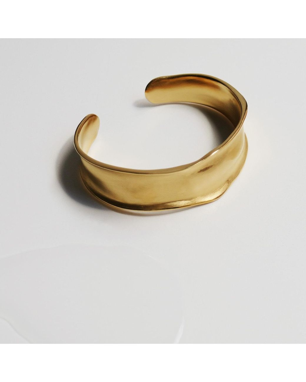 Joidart Metallic Golden Bracelet Cala