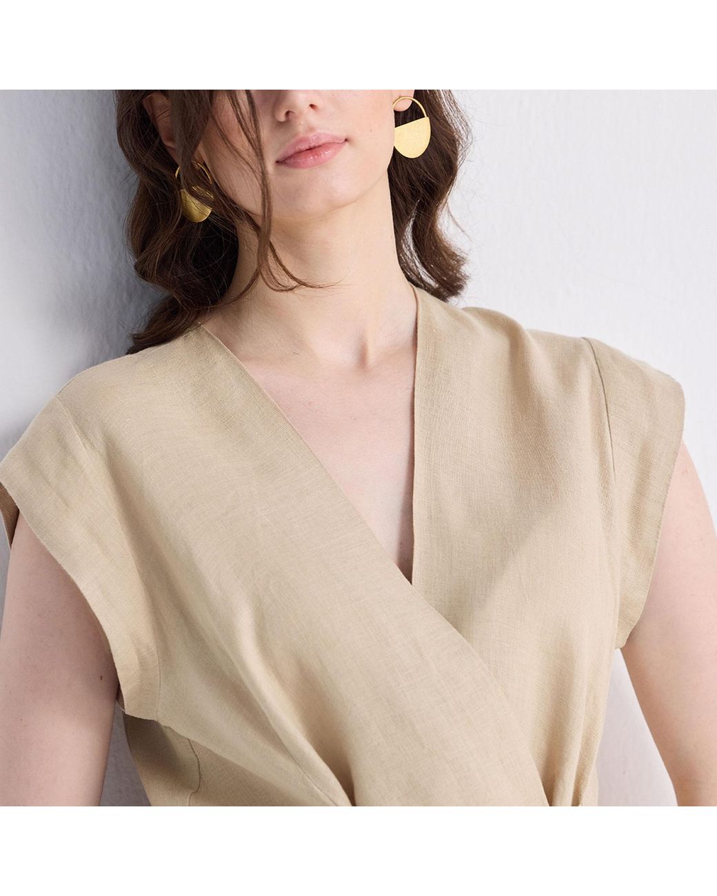 REISTOR Natural Neutrals Power Moves Short Sleeve Top