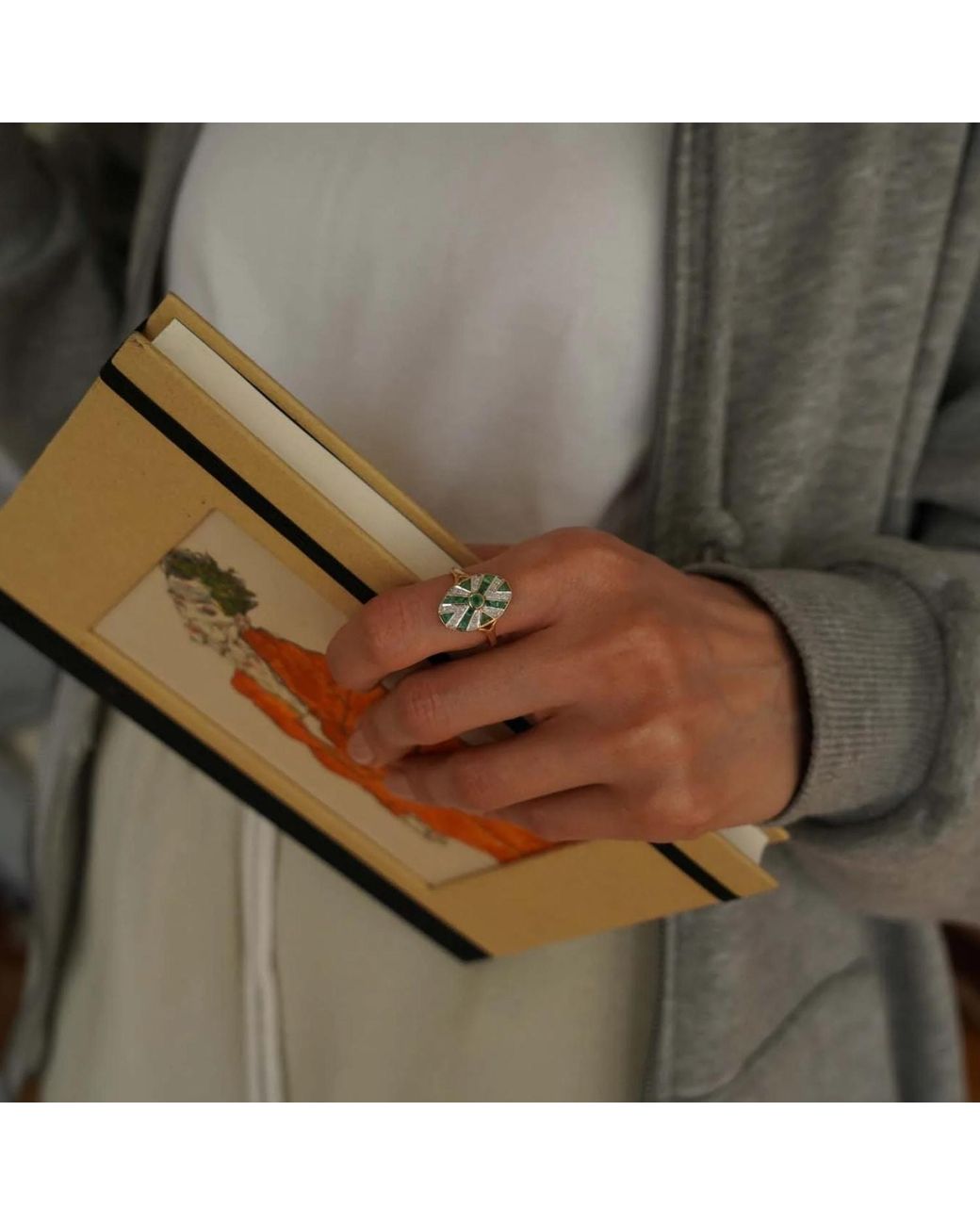 Reis Jewellery Green Crest