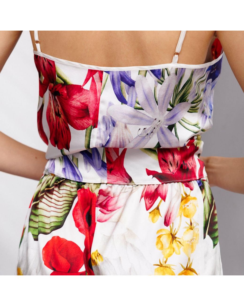 Vimissia Red Wild Bloom Camisole And Shorts Set