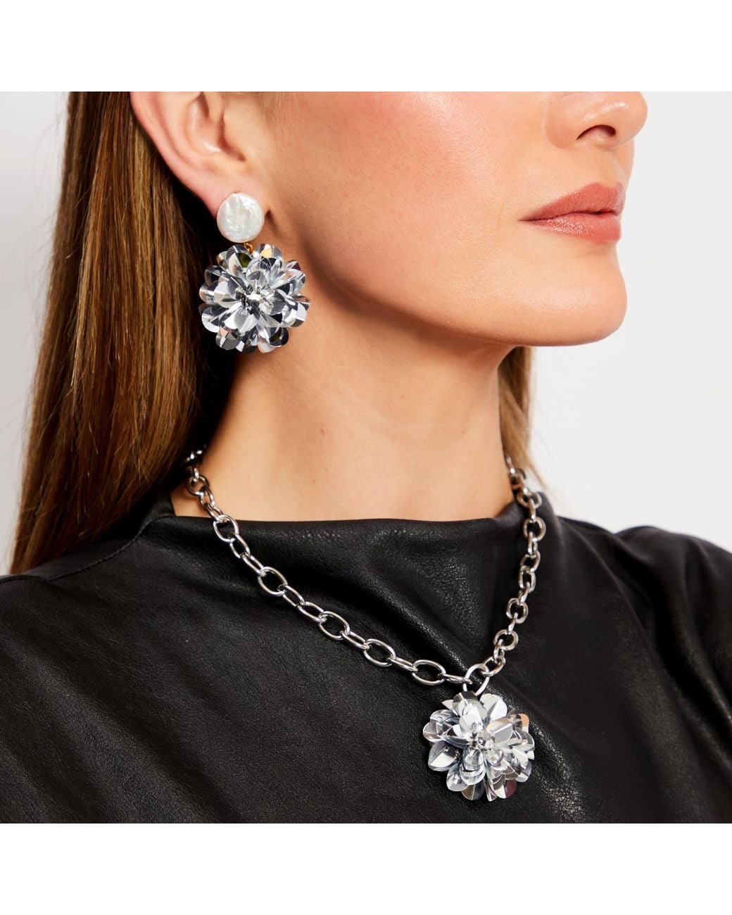 PINAR OZEVLAT Metallic Chunky Chain Blossom Necklace