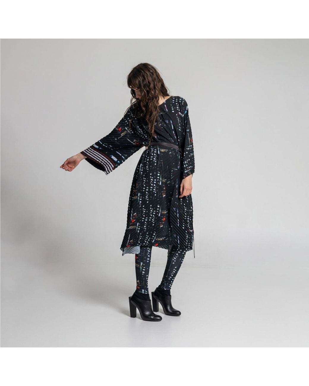 ARTISTA Black Bright Pleated Midi Dress