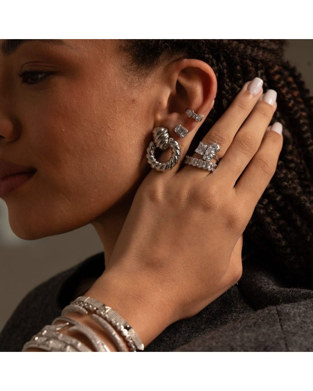 SHYMI White Three Stone Cocktail Ring