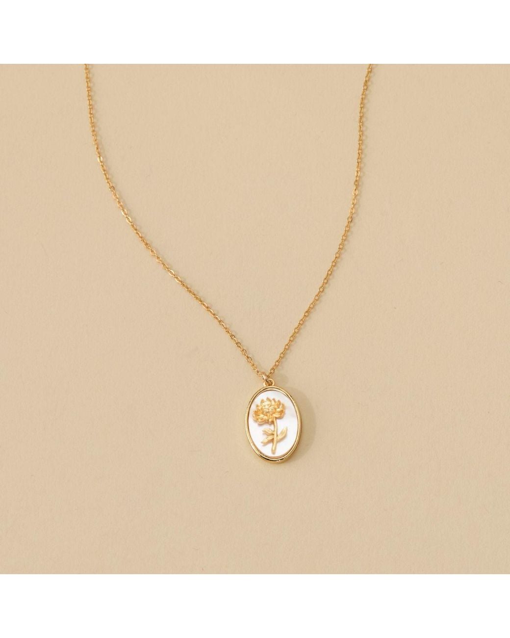 SET & STONES Metallic Katrina Birth Flower Necklace