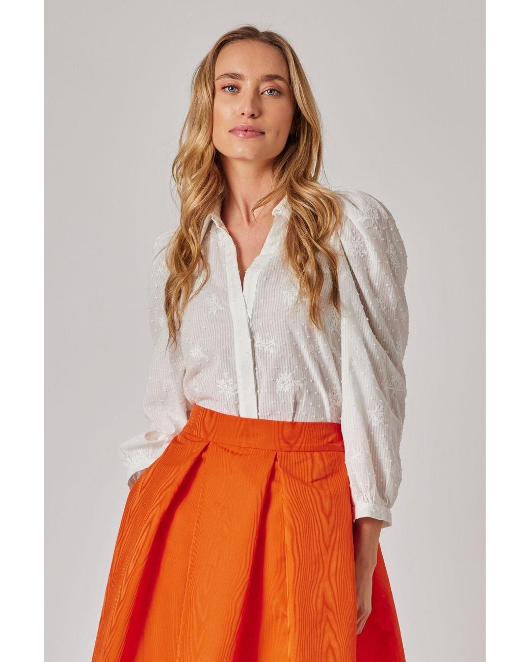 Marianna Déri White Blouse With Floral Embroidery