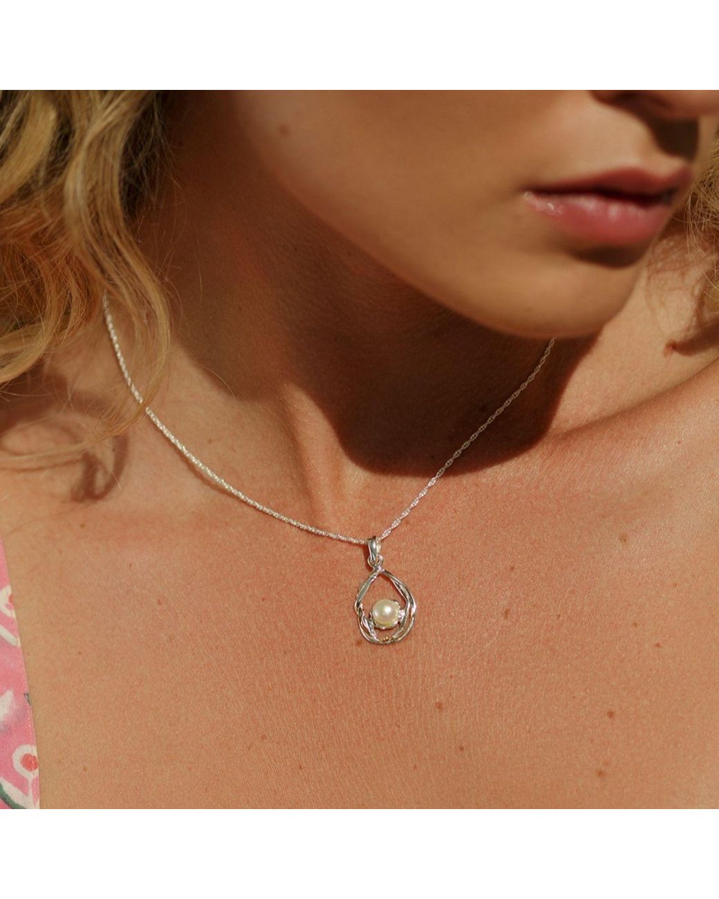 Isla Silver Metallic Undulating & Pearl Pendant