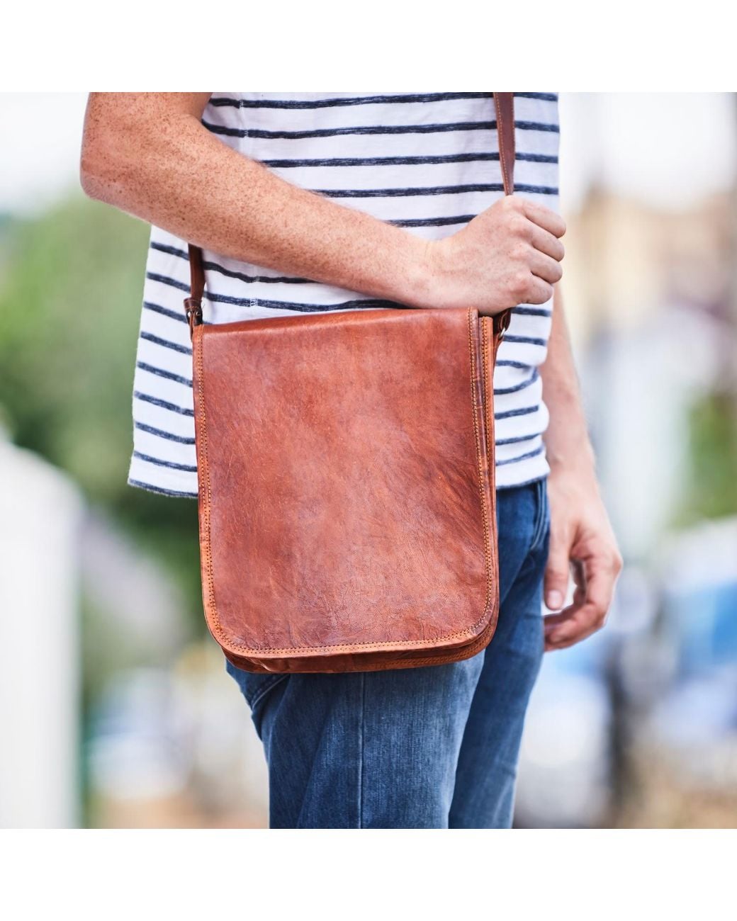 VIDA VIDA Brown Vida Vintage Leather Messenger Day Bag for men