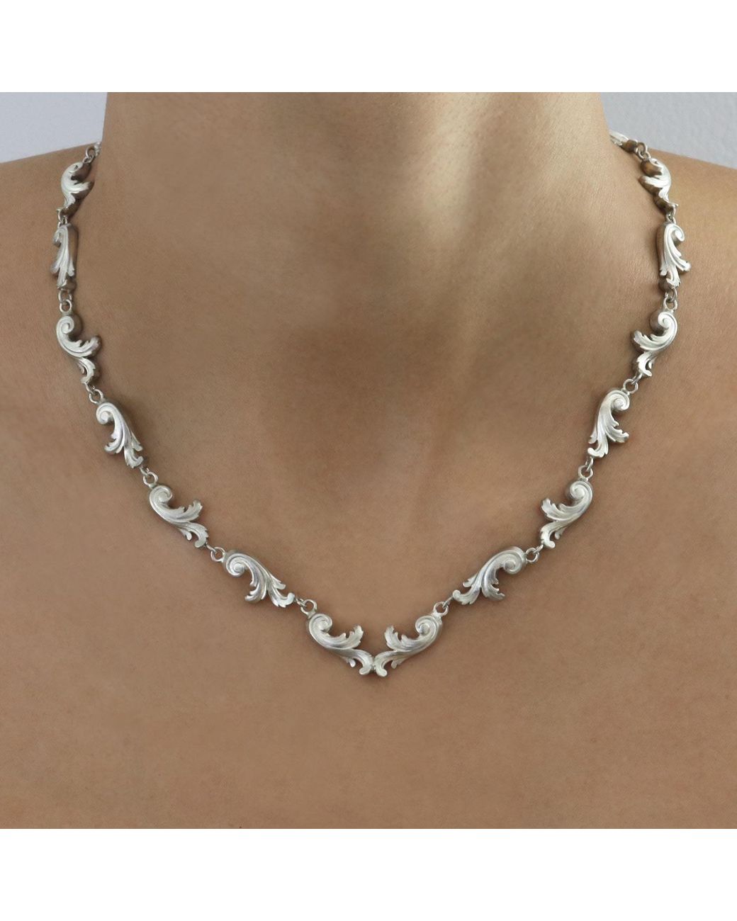 Gabriella Alicia Metallic Acanthus Vita Necklace