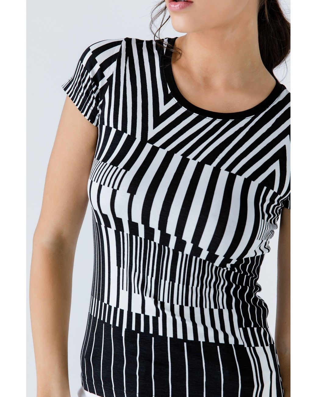 Conquista Black Short Sleeve & Top