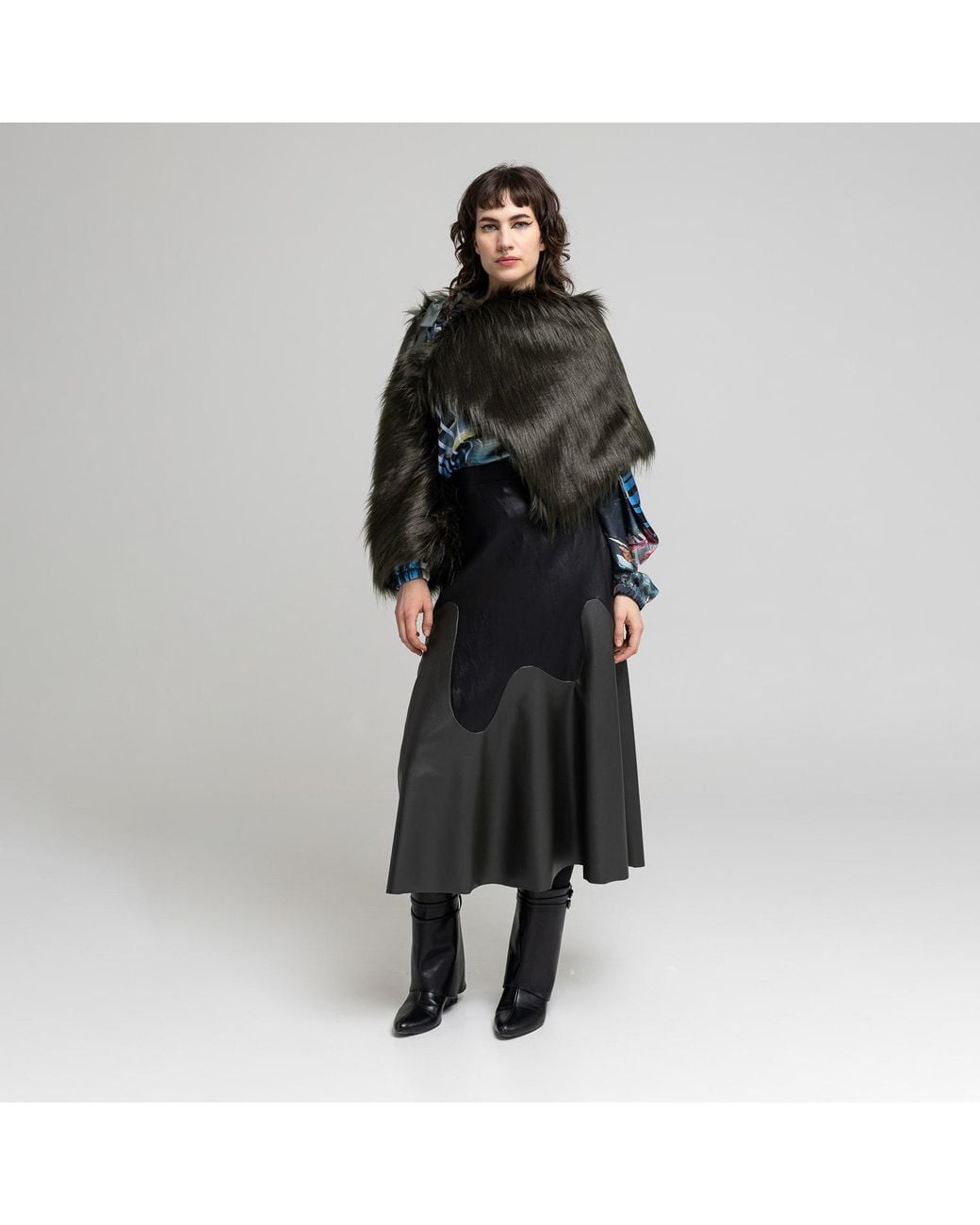 ARTISTA Green Wolf Cape