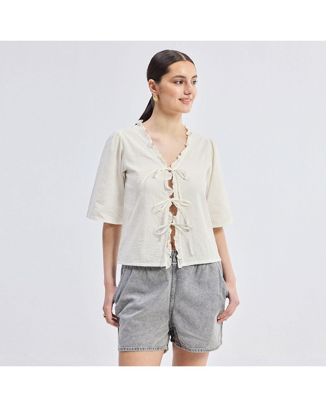 REISTOR White Relaxed Fit Top With Ruffles & Front-Ties