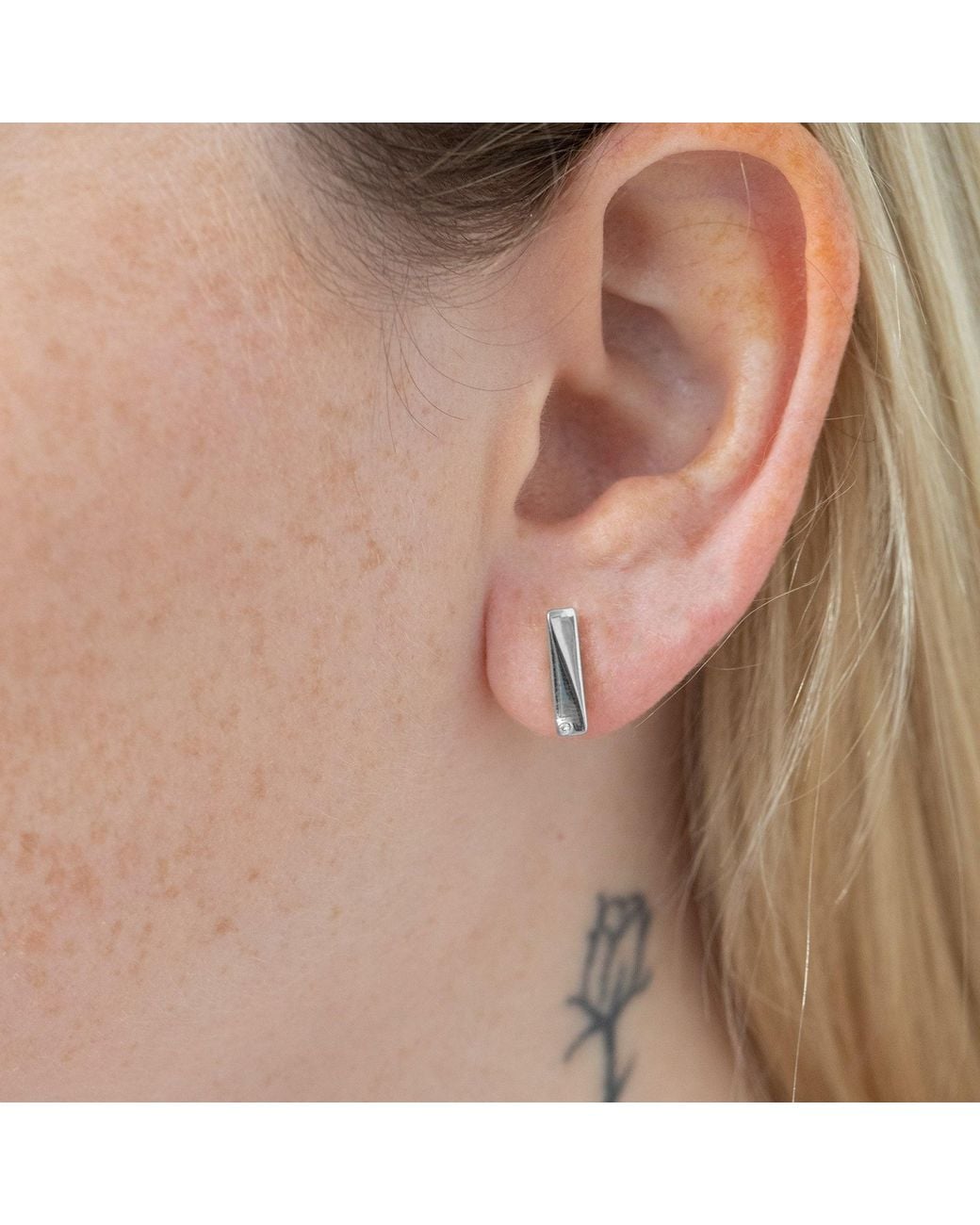 Cier White Flex Diamond Stud Earrings