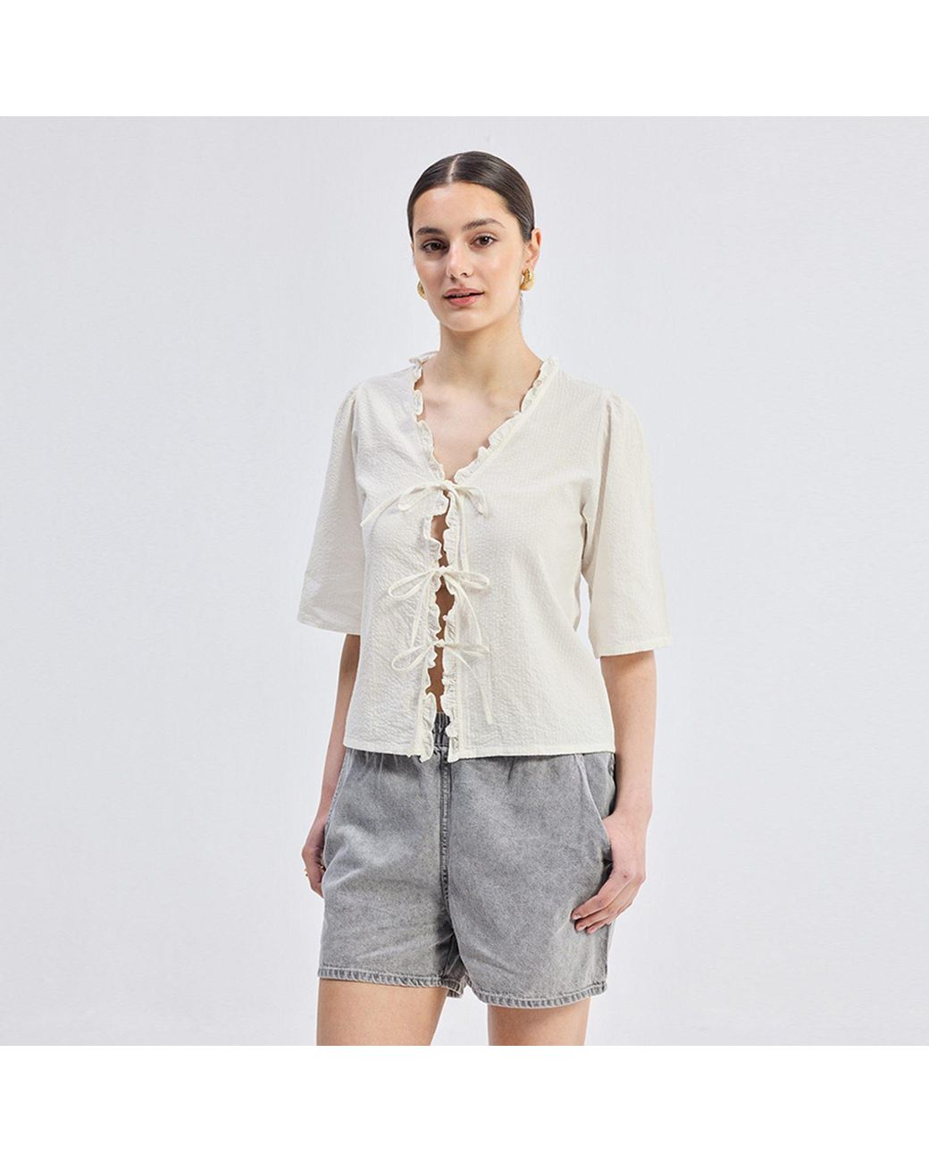 REISTOR White Relaxed Fit Top With Ruffles & Front-Ties