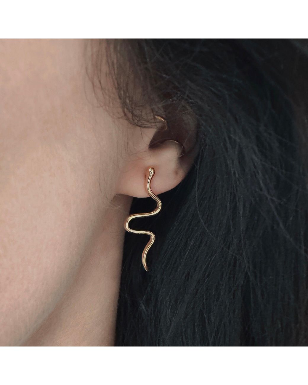 IN CAUDA VENENUM Metallic Uraeus Earrings