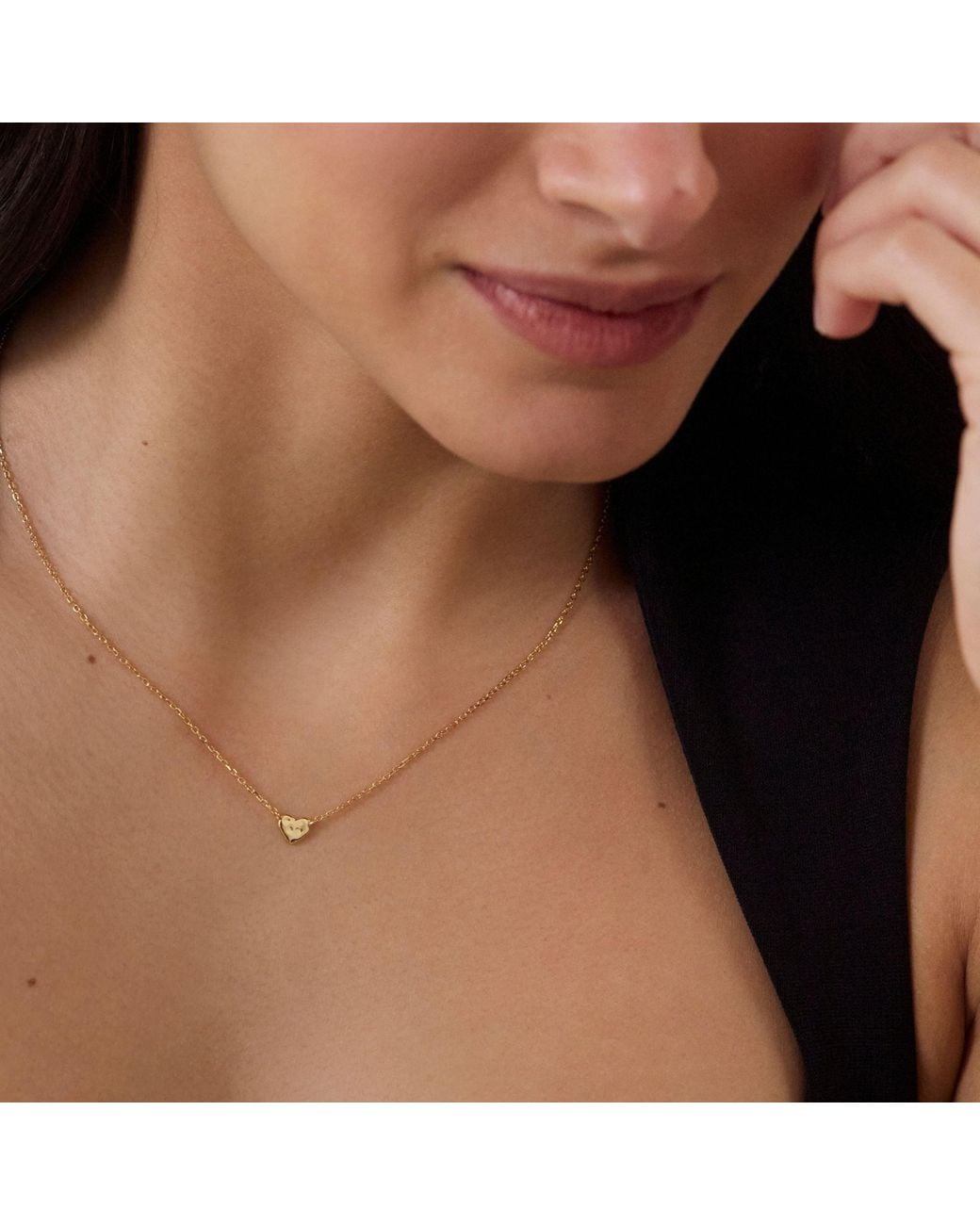 Muru Metallic Tiny Heart Necklace