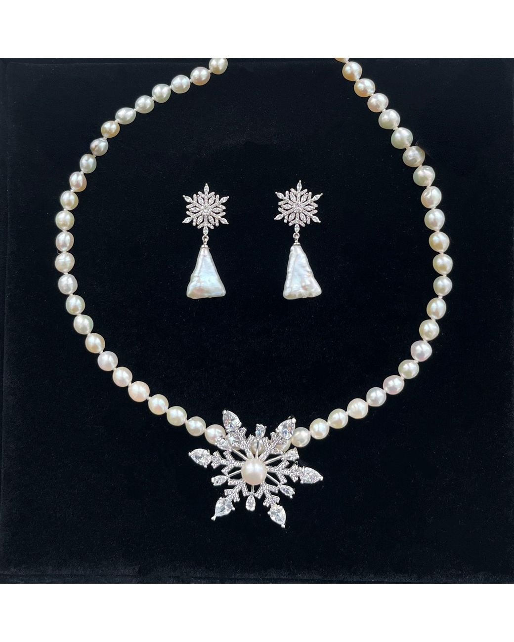 Ninemoo White Fleur De Givre Pearl Drop Earrings