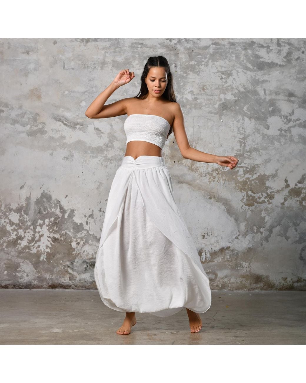 Zhenabia White Gaia Salvar