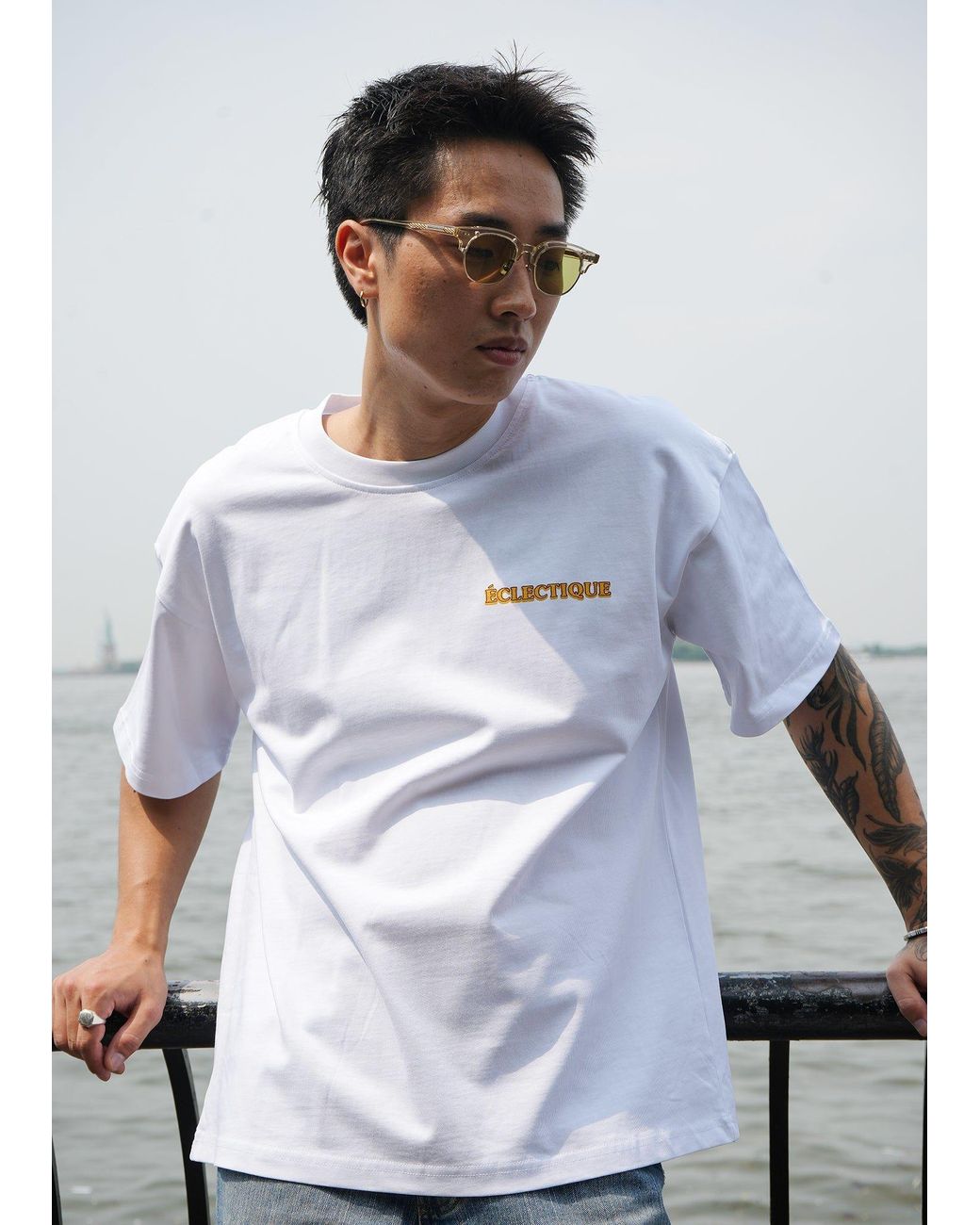Éclectique White Graphic T-Shirt Paw Squad for men