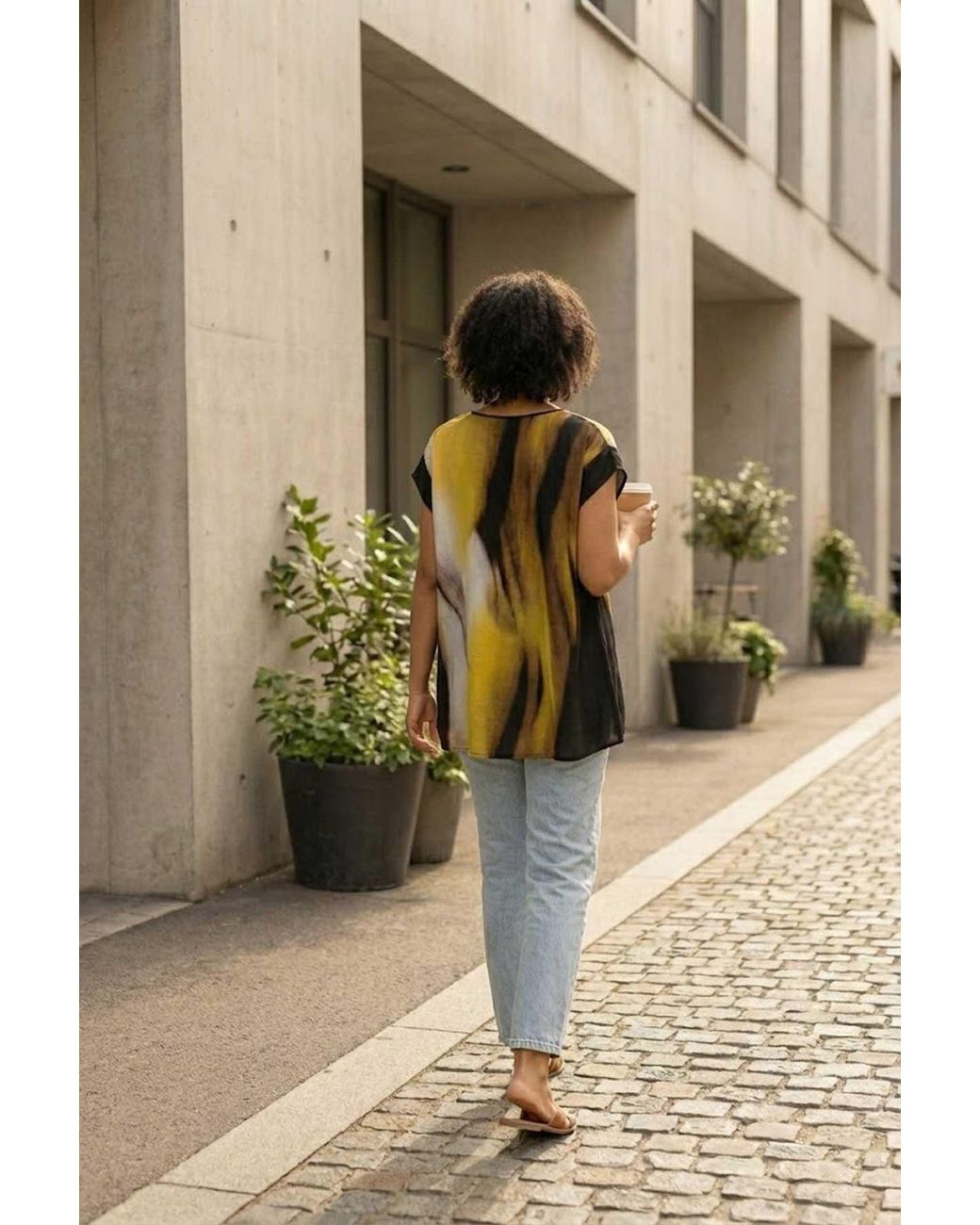 Conquista Black Oversized Abstract Print Top With Flowing Silhouette – Contemporary Elegance & Everyday Comfort