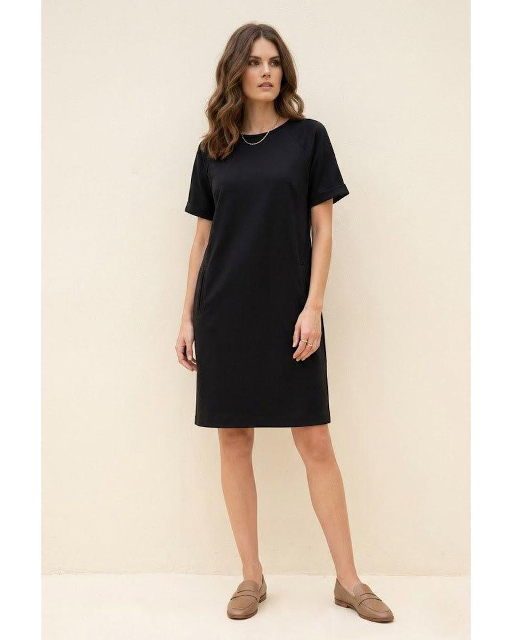 Conquista Black Minimal Shift Dress With Pockets