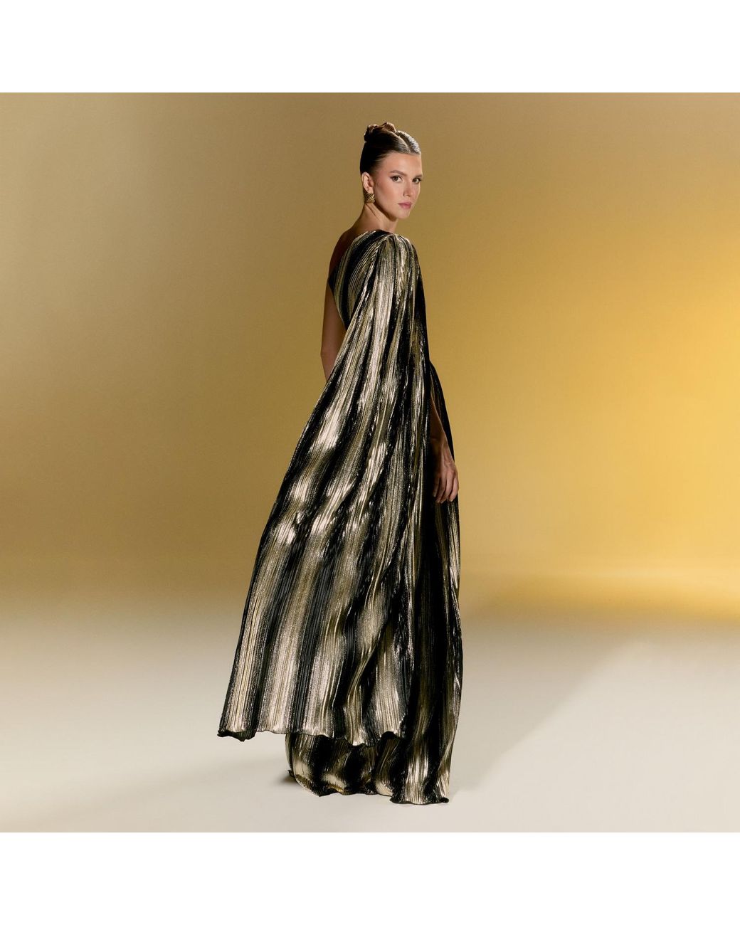 Nur Karaata Metallic New Baglioni Gown