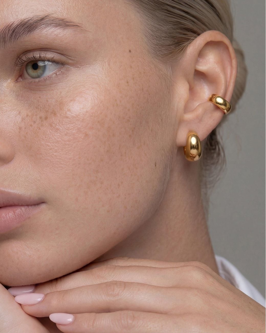 Elk & Bloom Metallic 14K Huggie Hoop Ear Cuff