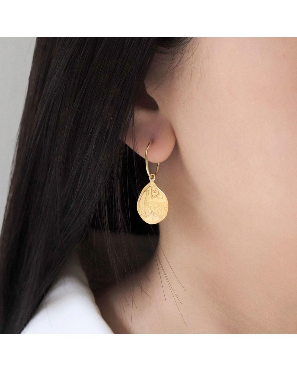 MOUNIR LONDON Metallic Teardrop Oval Hoop Earrings