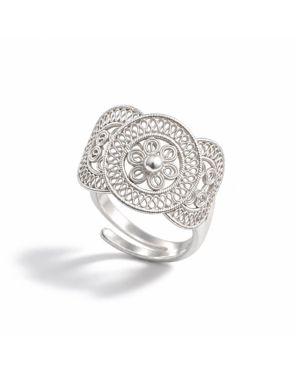 Yieon White Tymbal A Fine Filigree Ring