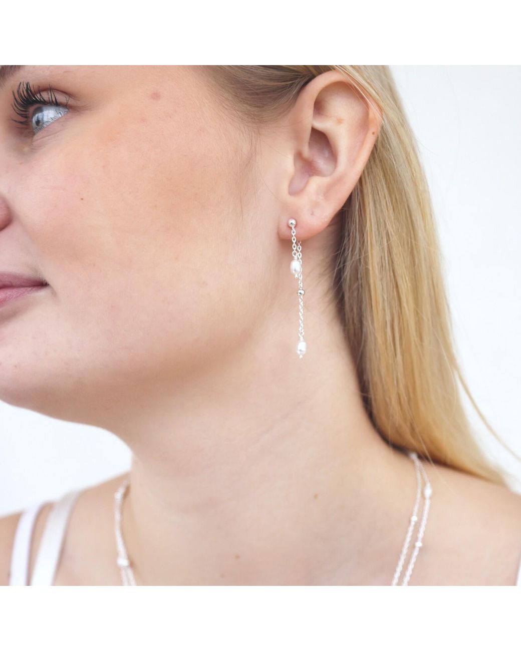 Linda Fiore White Ava Double Pearl Earring