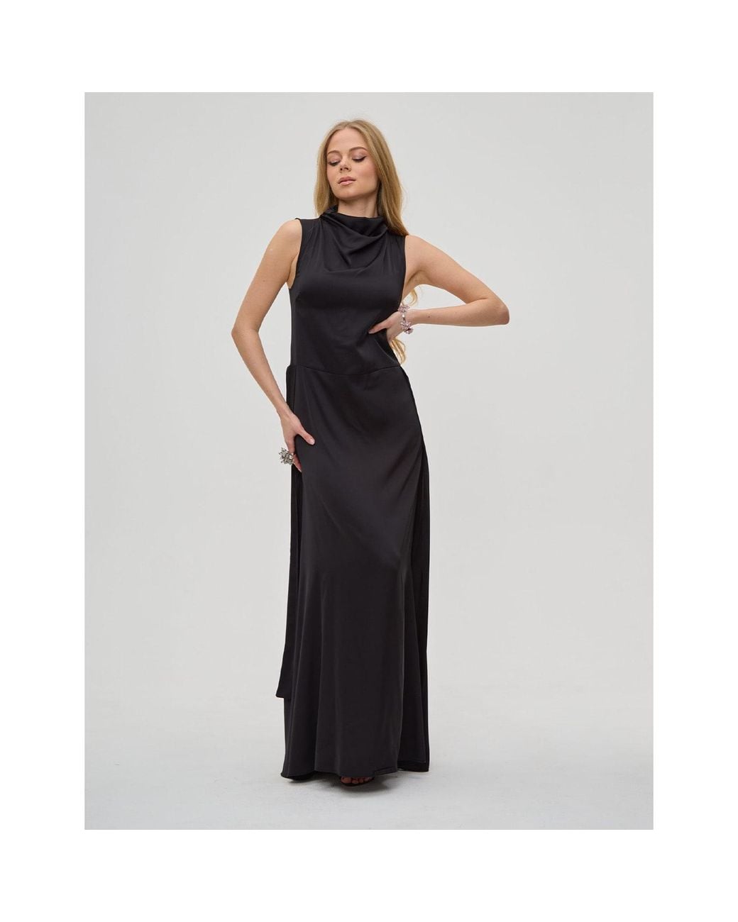 Mymokondo Black Curly House High Collar Transformable Dress