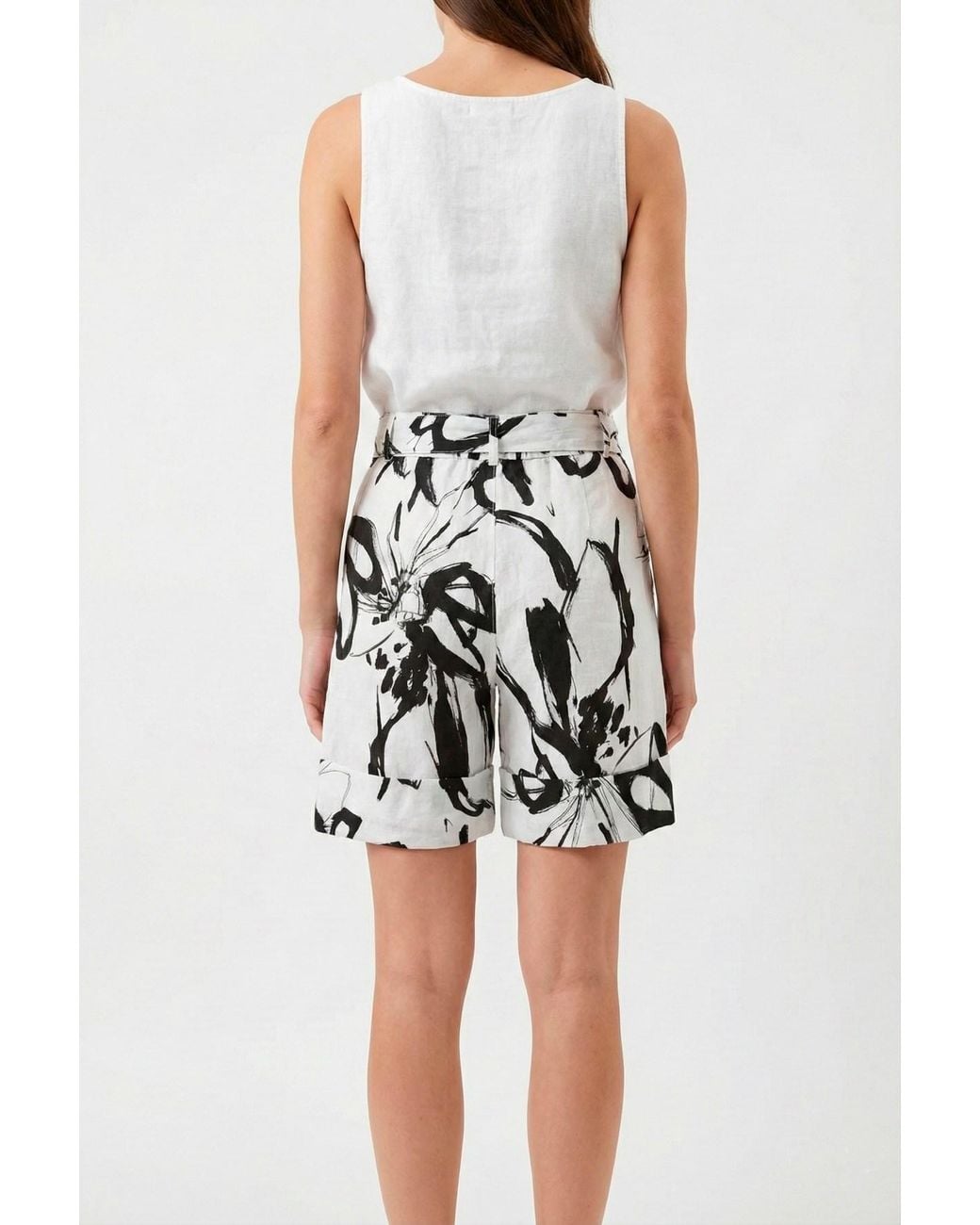 Conquista White High-Waisted Abstract Print Linen Shorts With Matching Belt