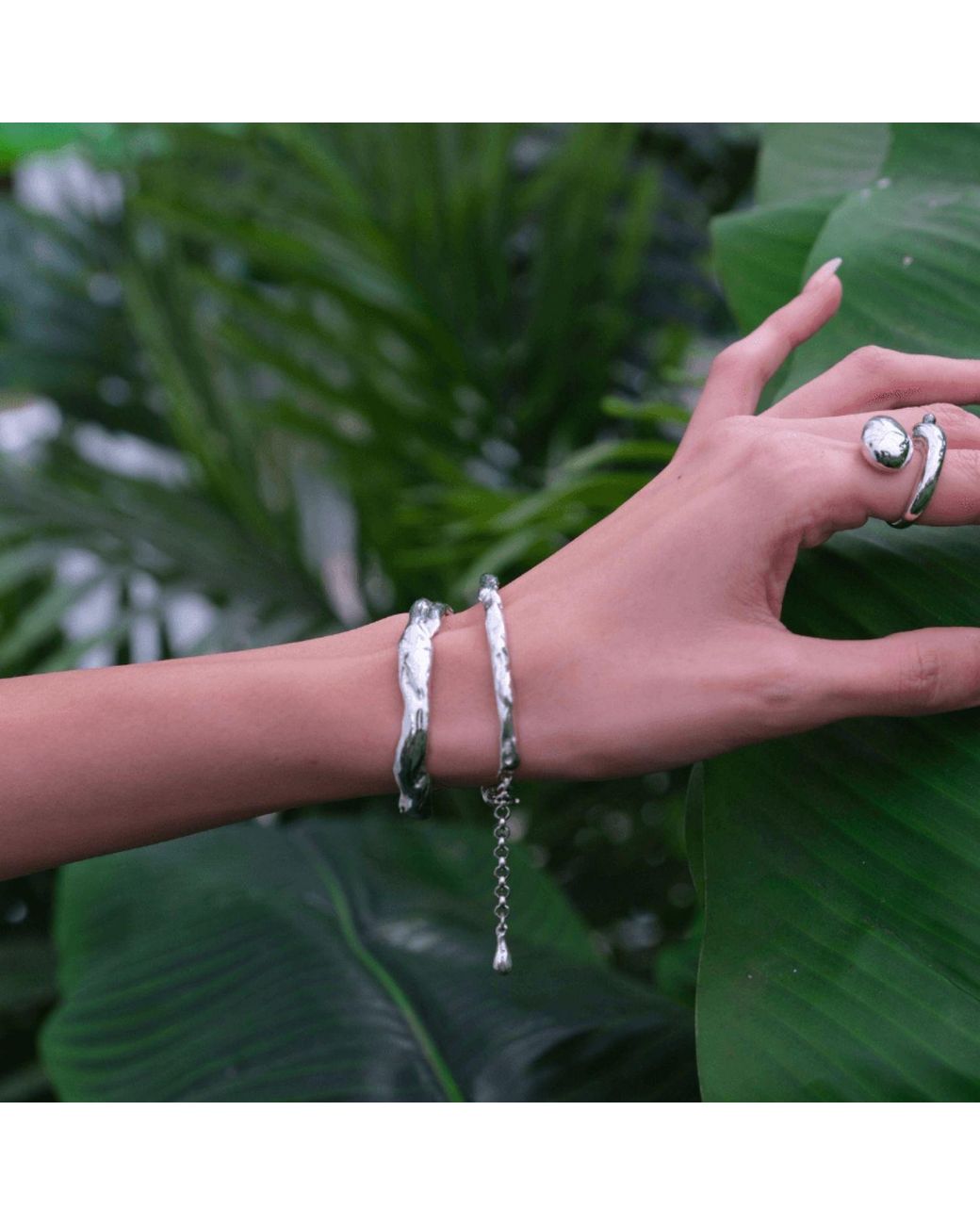LINYA JEWELLERY Metallic Yira Pearl Cuff Bracelet