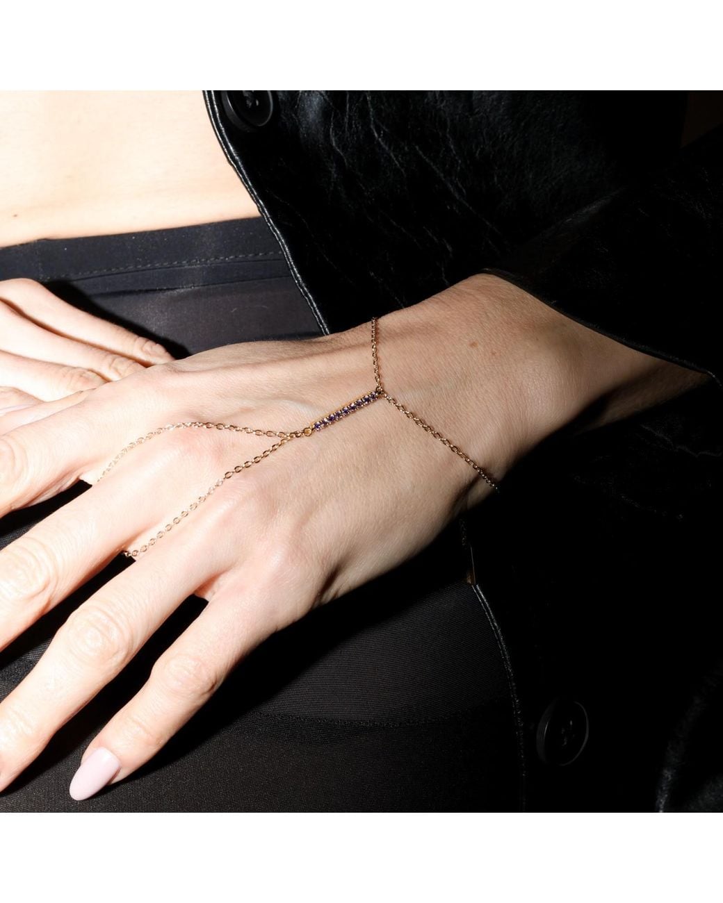 Studio Baloge White Nuit V-Line Hand Chain